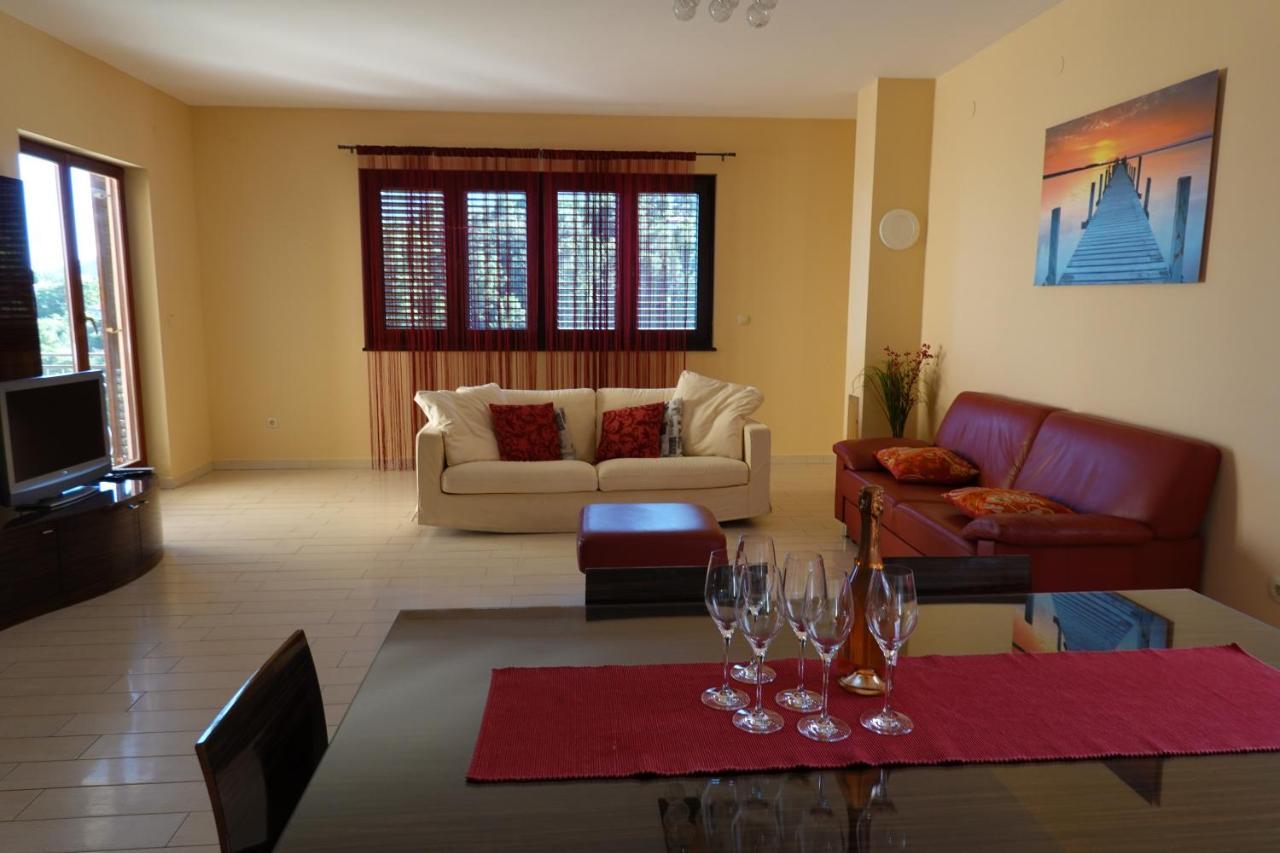 Villa Flora أوباتيا المظهر الخارجي الصورة